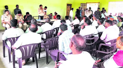 బెడిసికొట్టిన ‘వీడీసీ’ వ్యూహం