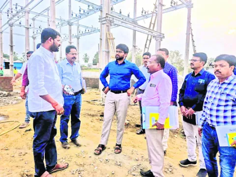 మేడారంలో వేగంగా విద్యుత్‌ పనులు