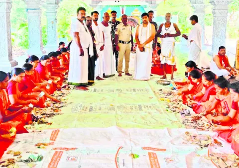 హేమాచలుడి ఆదాయం రూ.7.39 లక్షలు