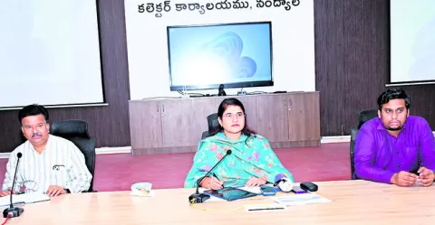 వార్షిక ఆదాయ లక్ష్యాలు అధిగమించండి