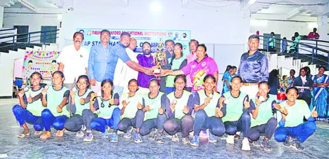 బాలికల హ్యాండ్‌ బాల్‌ విజేత పశ్చిమ గోదావరి 