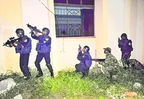 సంఘ విద్రోహశక్తులను ఎదుర్కొనేందుకు మాక్‌డ్రిల్‌ 