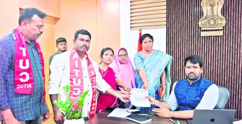 12న కలెక్టరేట్‌ ఎదుట అంగన్‌వాడీల ధర్నా 