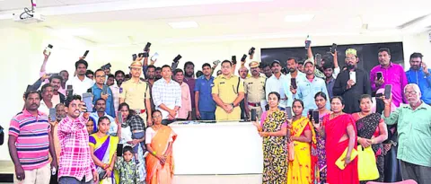 రూ.60 లక్షల విలువైన ఫోన్లు రికవరీ