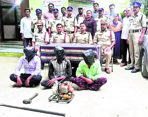 డిటోనేటర్ల దొంగల అరెస్ట్‌ 