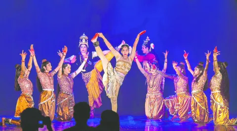 అద్వితీయ నృత్యం ‘కాకతీయం’ 
