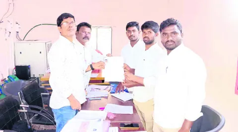 సర్పంచ్‌కు 82, వార్డులకు 290 నామినేషన్లు 