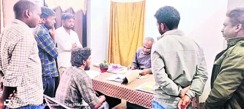 ఆంధ్రా కాంట్రాక్ట్‌ ఉద్యోగులకు రక్షణ కల్పించండి 