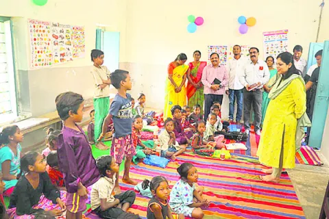 వలస పిల్లలకు వెలుగుదారి