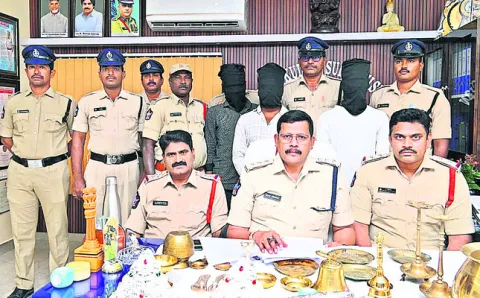 ఎనిమిది చోరీలు 