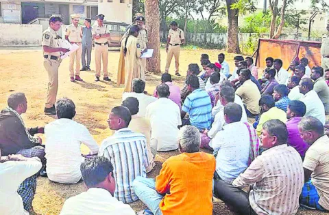 ఎన్నికల కోడ్‌ ఉల్లంఘించిన 63 మందిపై కేసు 