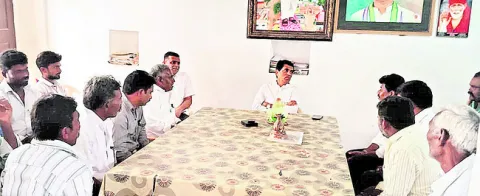 కష్టపడే కార్యకర్తలకు సముచిత స్థానం