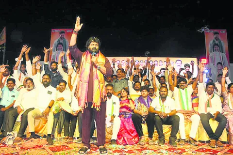 చిరునవ్వుతో సమాధానమిస్తాం