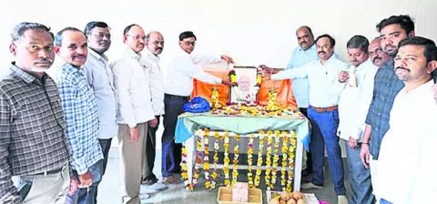 మాజీ సీఎం రోశయ్యకు నివాళి
