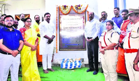 పోలీసింగ్‌లో ఆదర్శంగా నిలవాలి