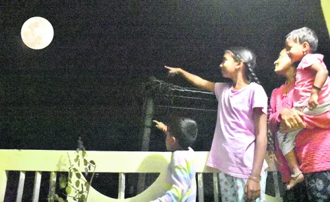 జాబిలమ్మ.. చెంతకు చేరెనమ్మ