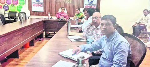 ఎన్నికల సిబ్బందికి పోస్టల్‌ బ్యాలెట్‌ ఓటింగ్‌ 