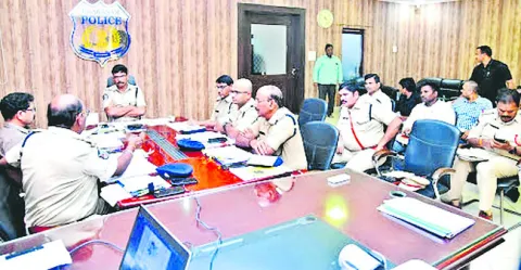 గంజాయి ఆనవాళ్లు లేకుండా చేయాలి 