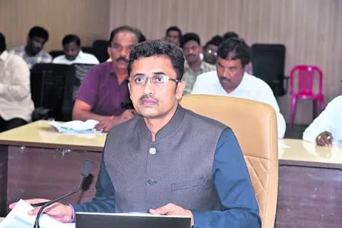 పది శాతం వృద్ధి లక్ష్యంగా పనిచేయాలి 