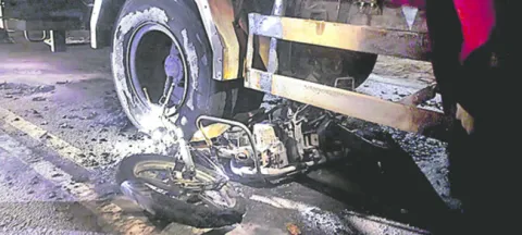 త్రుటిలో తప్పిన పెను ప్రమాదం 