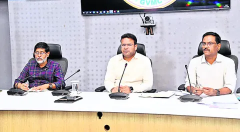 అభివృద్ధి పనులు వేగవంతం చేయండి 