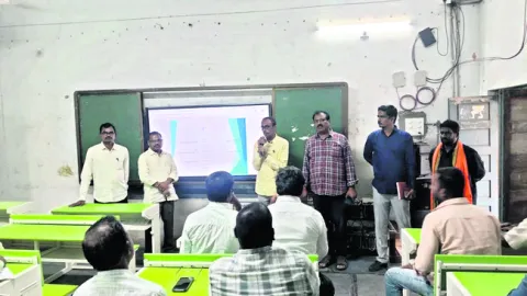 ఎన్నికల సిబ్బందికి శిక్షణ 
