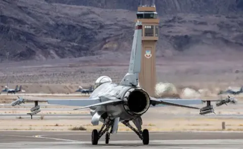 Air Force pilot safely ejects before F16 fighter jet crashes in California
