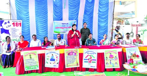 వలస కూలీల పిల్లలను గుర్తించండి