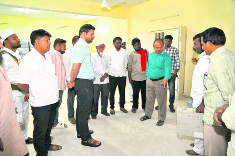 ఈవీఎంల గోదాం వద్ద పటిష్ట బందోబస్తు