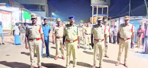 నెన్నెలలో పోలీసుల కవాతు