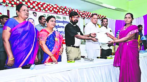 నిషేఽధిత భూముల అర్జీలు ఆన్‌లైన్‌లో సమర్పించాలి 