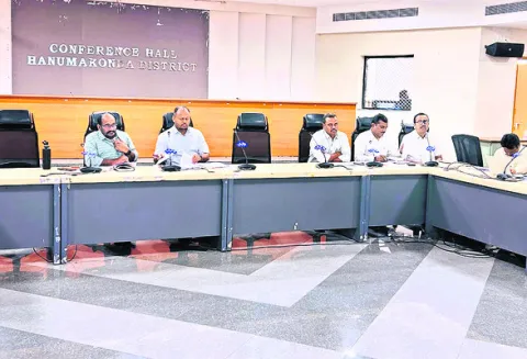 ఎన్నికల్లో సూక్ష్మ పరిశీలకుల పాత్ర కీలకం