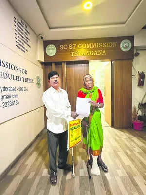 సీఐపై ఎస్సీ, ఎస్టీ కమిషన్‌లో ఫిర్యాదు 