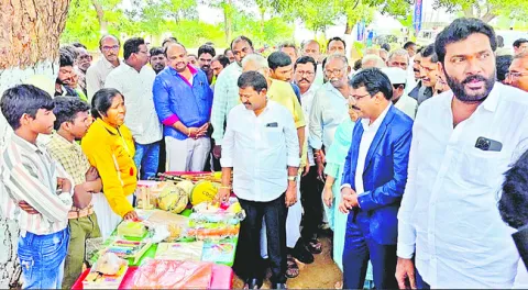 కొణిజేడులో పీటీఎంకు హాజరుకాని తల్లిదండ్రులు 