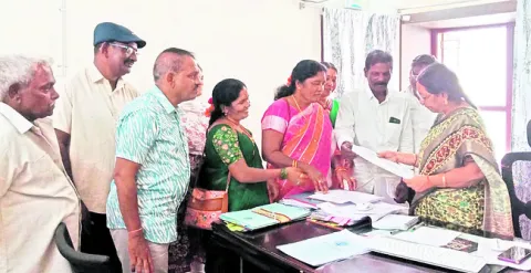 హాస్టళ్లలో నాల్గవ తరగతి ఉద్యోగాల పేర్లు మార్చండి 