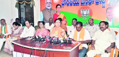 రెండేళ్లలో జీపీలకు పైసా ఇచ్చింది లేదు 