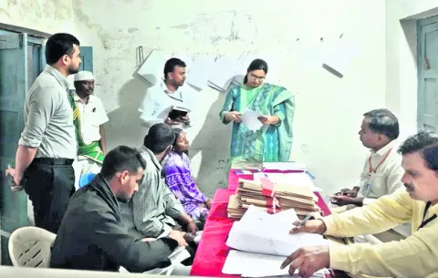 తొలి దశ అధికారుల ర్యాండమైజేషన్‌