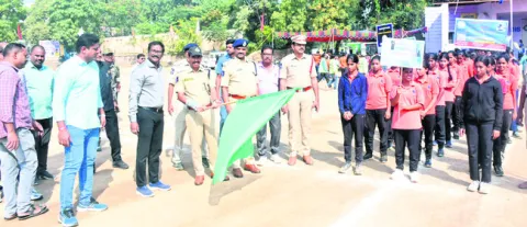 అవినీతిని అరికట్టడానికి ప్రతిఒక్కరూ కృషిచేయాలి