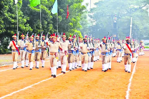 గుర్తింపు లేని ఉద్యోగం..! 