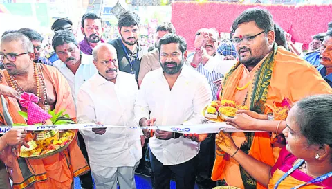 అట్టహాసంగా సీఎంఆర్‌ షాపింగ్‌ మాల్‌  ప్రారంభం