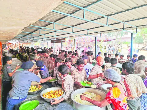 మెగా పీటీఎం.. విద్యార్థులకు నీరసం