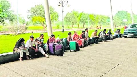 ఇండిగో రద్దుతో పెరిగిన విమాన టికెట్ల ధరలు 
