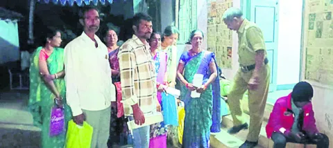 తుది అంకానికి పల్లె పోరు