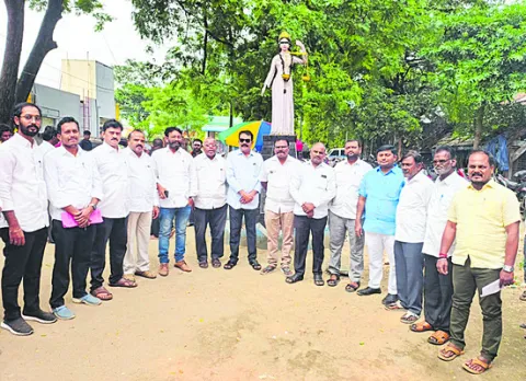 న్యాయవాద పరిరక్షణ చట్టాన్ని తీసుకురావాలి 