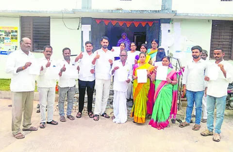 కరన్‌కోట్‌ ఉప సర్పంచ్‌గా తుపాకుల బసప్ప 
