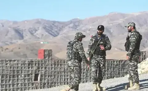 Afghanistan says Few People n heavy fire exchanges with Pakistani forces