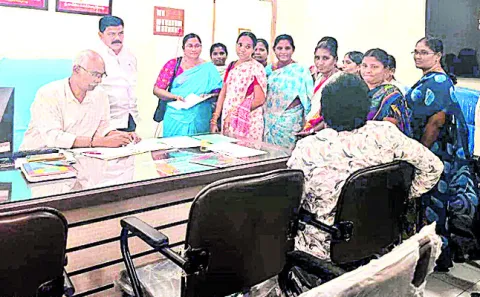 పీహెచ్‌సీకి ‘విభేదాల’ రోగం 