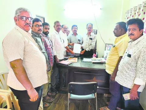 సహకార ఉద్యోగుల ఉద్యమ బాట 