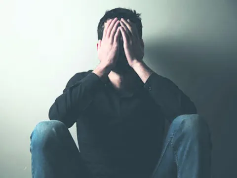 తేడా భర్త.. పరీక్షలకు వెళ్తే పరారీ 