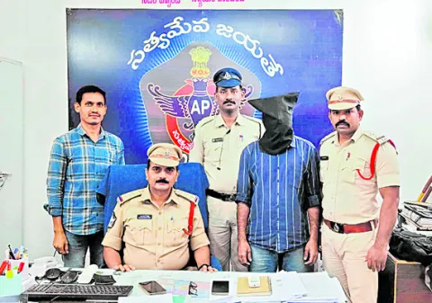 సామాజిక మాధ్యమంలో మార్ఫింగ్‌ ఫొటోలు 